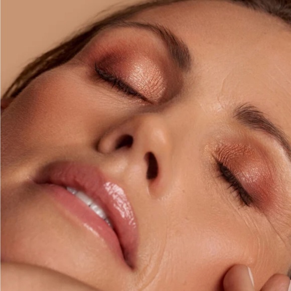 Ciaté London Brazilian Glow Eyeshadow Palette 24-Pan - Picture 8 of 16